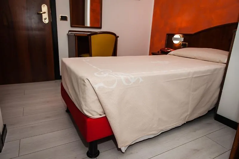 Hotel Daunia Modena 3*,  Italy