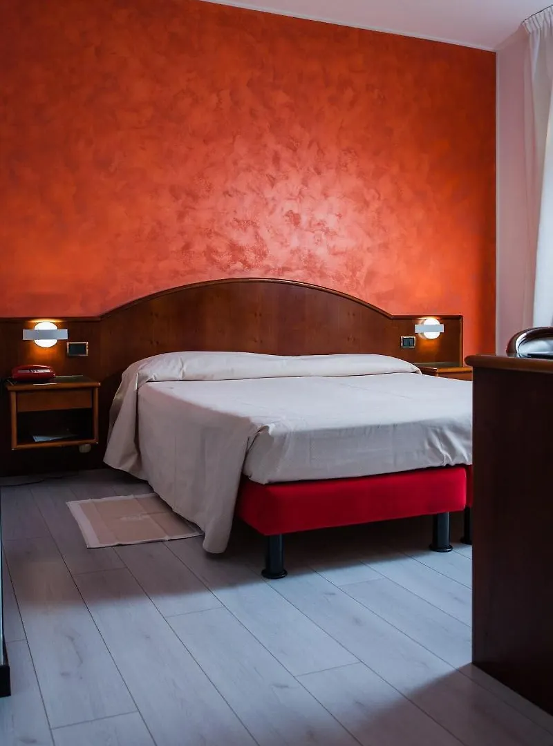 Hotel Daunia Modena 3*,