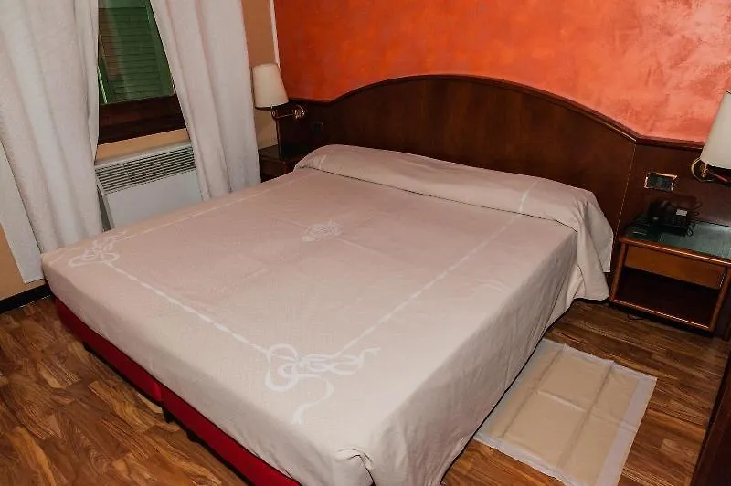 Hotel Daunia Modena 3*,  Italy